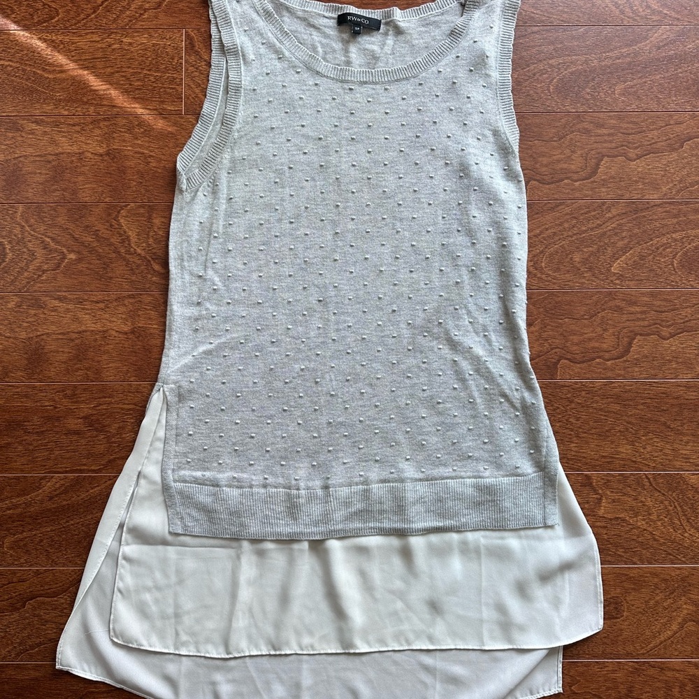 RW&CO. Light Gray Textured Knit Top